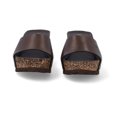 Sandálias penas largas castanhas com sola de cortiça vista frontal