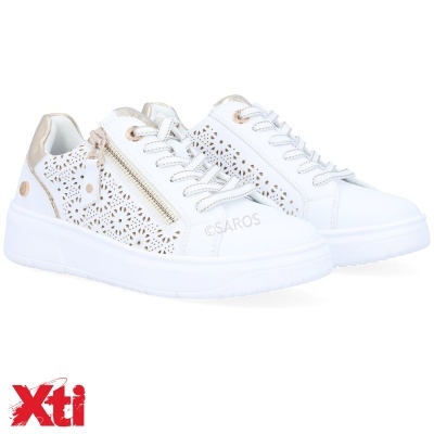 Ténis brancos com detalhes em bege e padrão perfurado floral, atacadores e fecho zip lateral