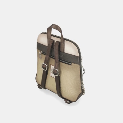 Mochila bege com alças castanhas e bolso frontal com fecho zip