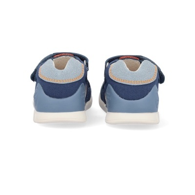 Par de sapatilhas infantis azuis vista de trás com fecho em velcro