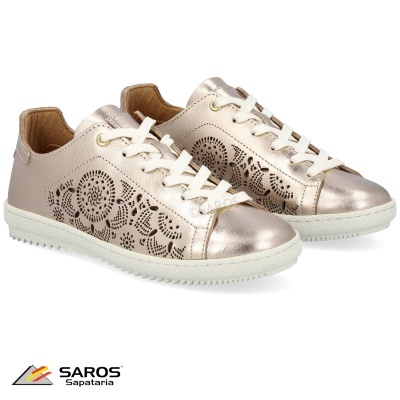 sapatilhas femininas cor champanhe com padrão recortado a laser e sola branca