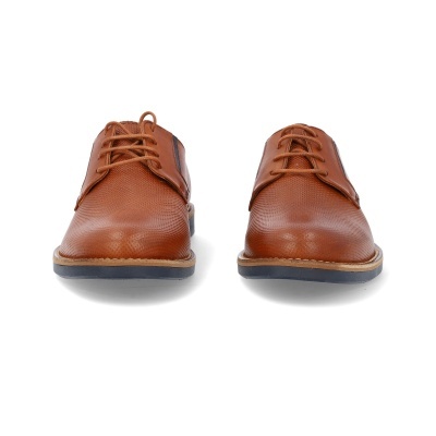 Sapatos masculinos castanhos de couro texturizado com atacadores