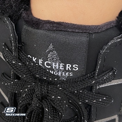 Sapato desportivo Skechers preto com etiqueta