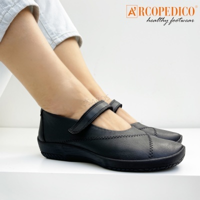 Sapatos fechados pretos femininos ArcoPedico com fecho de velcro