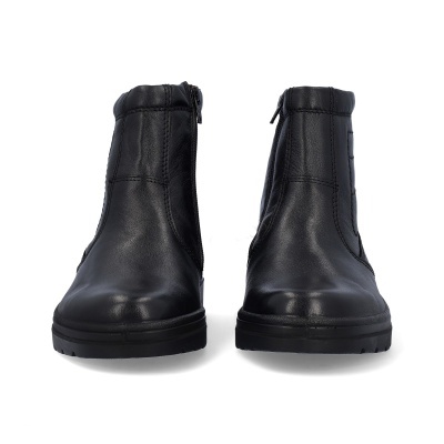 Botas pretas de couro com fecho lateral