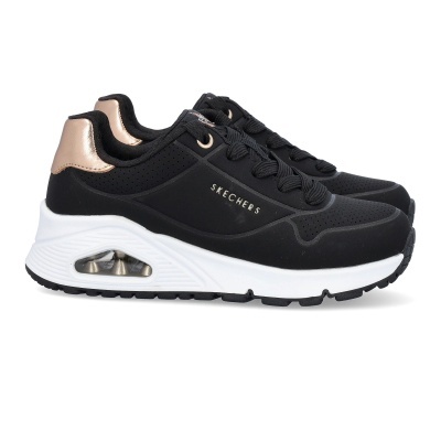 Sapatilhas desportivas pretas com detalhes dourados e sola branca