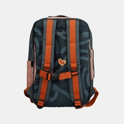 Mochila com alças laranja e padrão abstrato cinza e preto