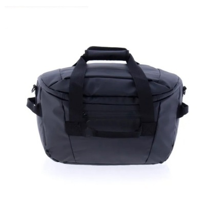Bolsa de viagem preta com alças e fecho frontal