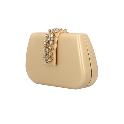 Mala de mão bege com adorno floral dourado e cristais