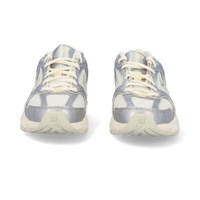 Sapatilhas de corrida New Balance cinza e creme com atacadores