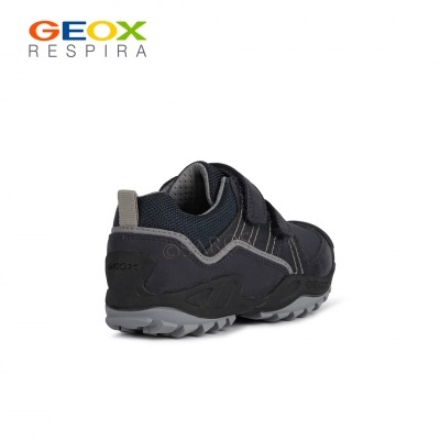 Tênis desportivo preto e cinzento Geox com fecho de velcro