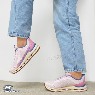 Ténis Skechers rosa claro com sola bege e detalhes azuis