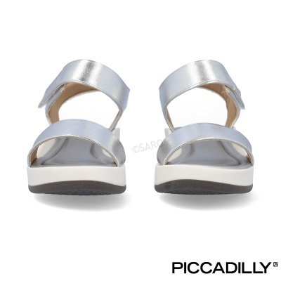 Sandálias prateadas com duas tiras largas e sola branca