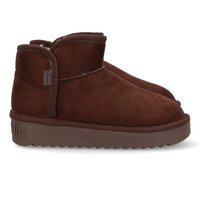 Botas castanhas de camurça tipo ankle boot com sola de borracha