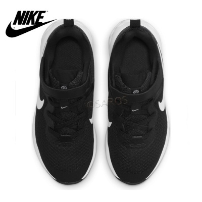 Par de sapatilhas Nike pretas com sola branca e logótipo branco