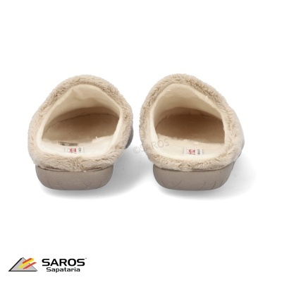Chinelos de quarto castanhos claros com interior felpudo bege