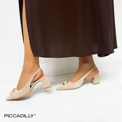 Sapatos de salto médio bege com tira atrás e detalhe dourado