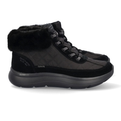 Ténis pretos SKECHERS SLIP INS com forro de pelo e sola ULTRA GO