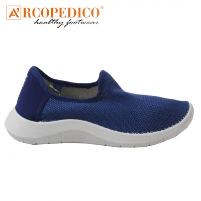 Ténis desportivo RCOPEDICO azul com sola branca e design slip-on