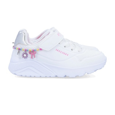 Ténis brancos Skechers com bracelete e adornos coloridos