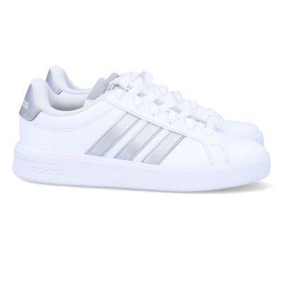 Ténis Adidas brancos com riscas prateadas e sola branca