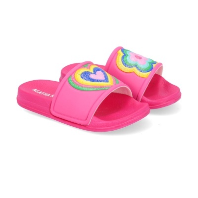 Chinelos de criança cor-de-rosa com corações e flores coloridas em relevo