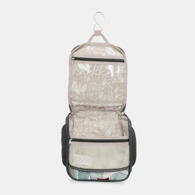 Necessaire pendurada aberta com bolsos e padrão de texto interior