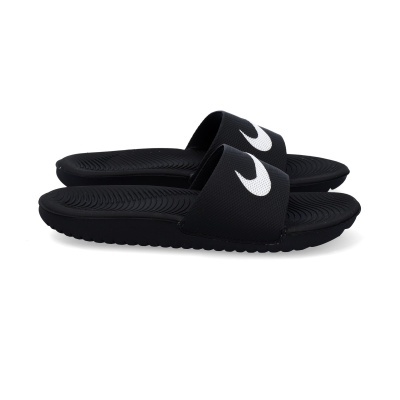 Chinelos pretos Nike com logotipo branco