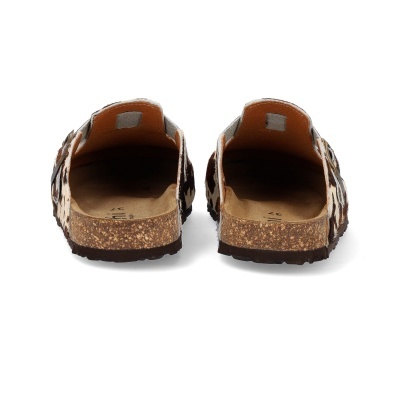 Sandálias birkenstock com sola de cortiça e padrão animal print em castanho e branco