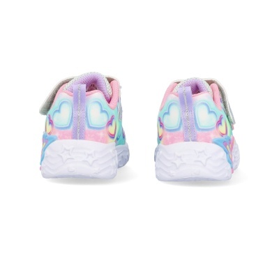 Sapatilhas infantis coloridas com padrão de corações e sola branca texturizada