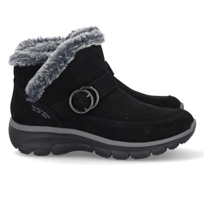 Botas pretas femininas Skechers com forro de pêlo cinzento e fivela metálica