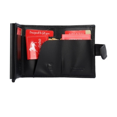 Carteira preta aberta com cartões vermelhos e fecho de mola