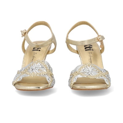 Sandálias douradas abertas com salto médio e detalhe trançado prata e dourado