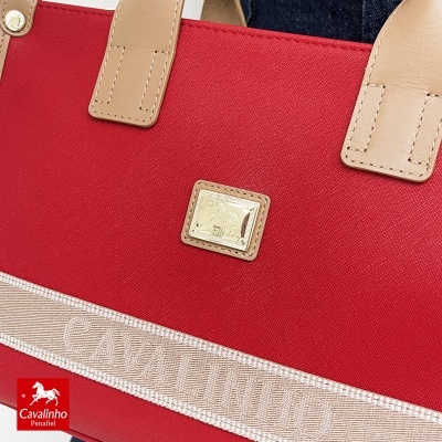 Mala de mão vermelha Cavalinho com alças bege e placa metálica dourada