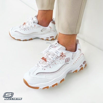 Ténis brancos Skechers com detalhes em rosa dourado e sola castanha