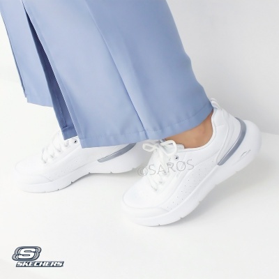 Ténis brancos SKECHERS com detalhes cinzentos e sola espessa