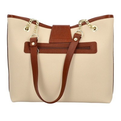 Mala de mão bege com detalhes castanhos e correntes douradas