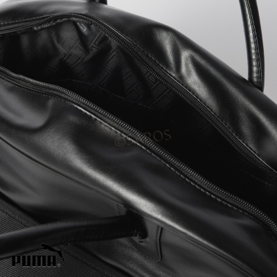 Mala de mão preta com fecho e interior texturizado