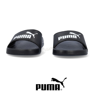Chinelos pretos Puma com logo branco