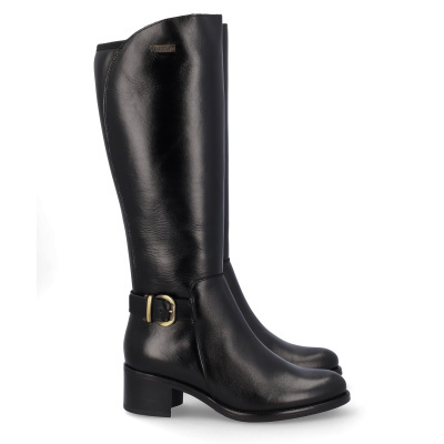 Botas pretas em pele com fivela metálica dourada e etiqueta IMPORT-WT