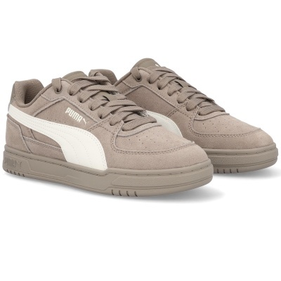Par de sapatilhas Puma camurça bege com risca lateral branca e sola bege