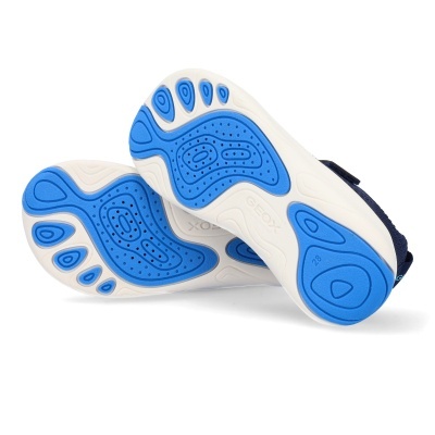 Solado azul e branco de ténis infantis com marca GEOX e número 28