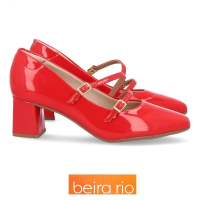Sapatos de salto vermelho com tiras e fivelas douradas da marca beira rio