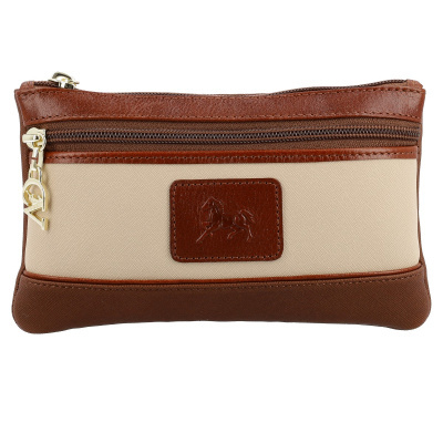 Estojo rectangular bege com detalhes em couro castanho e fecho zip dourado
