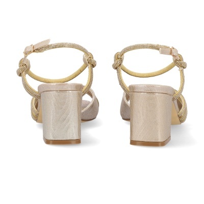 Sandálias de salto médio douradas com alças decoradas e fivelas