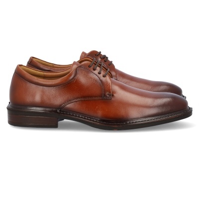 Sapatos masculinos em pele castanha com atacadores