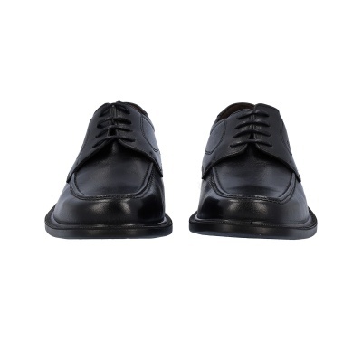 Sapatos sociais masculinos pretos em couro com atacadores pretos