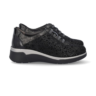 Sapatos desportivos pretos com padrão texturizado e detalhes brilhantes prateados