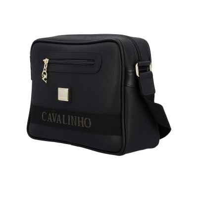 Mala preta de ombro com fecho e detalhes dourados e texto CAVALINHO.