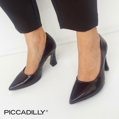 Sapatos de salto alto em verniz preto com bico fino PICCADILLY